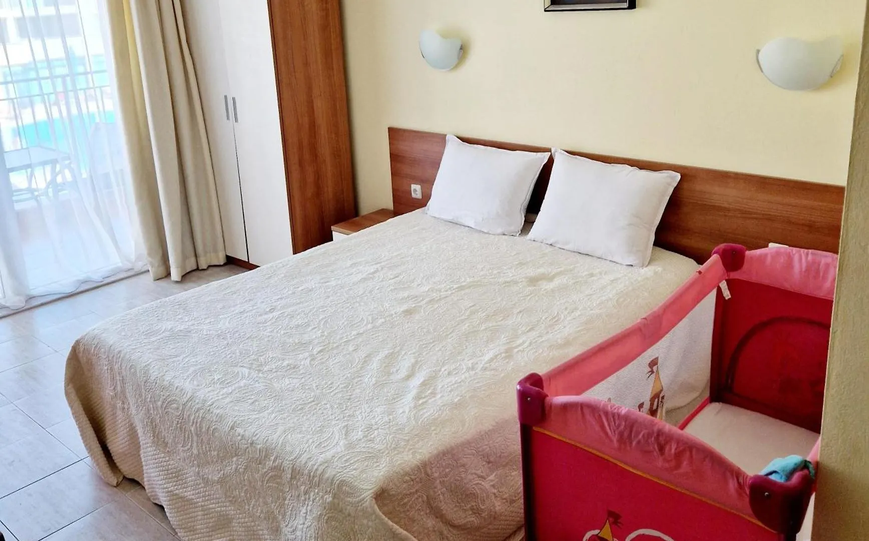 Pool View Apartment, Sunny Beach Resort